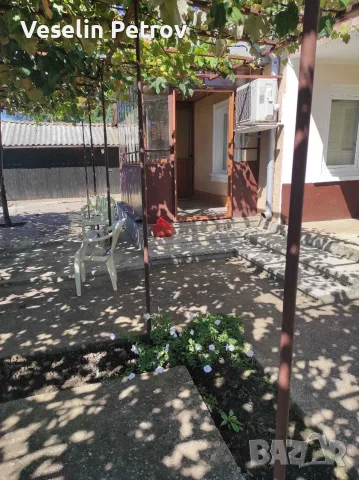 Къща с двор и два самостоятелни входа в гр. Генерал Тошево | Продава се от собственик, снимка 9 - Къщи - 55447984