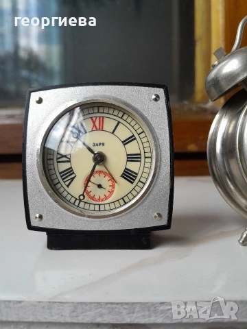 редки механични мини будилници СССР, снимка 2 - Антикварни и старинни предмети - 54343590