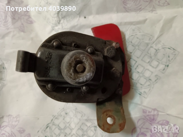 Продавам ключ -маса и секретни болтове за джанти на Лада 