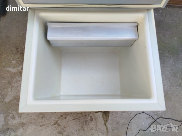 Хладилник COLEMAN MAXI BAR -12 V/220V/GAZ - № 1, снимка 2 - Хладилни чанти - 54420797