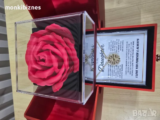 Подаръчка кутия с роза и колие под формата на детелина, снимка 5 - Подаръци за жени - 55675567