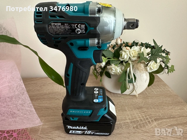 Гайковерт Makita DTW300, 18 V, 330 Nm, снимка 2 - Други инструменти - 55072136