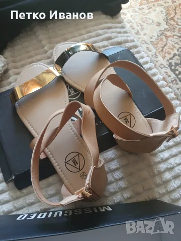 Дамски сандали MISSGUIDED – бежови със златист детайл, №39, снимка 2 - Сандали - 55695772