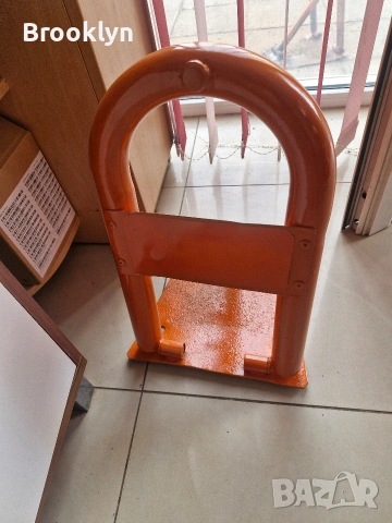 Продава се скоба за паркинг, снимка 2 - Части - 54250568