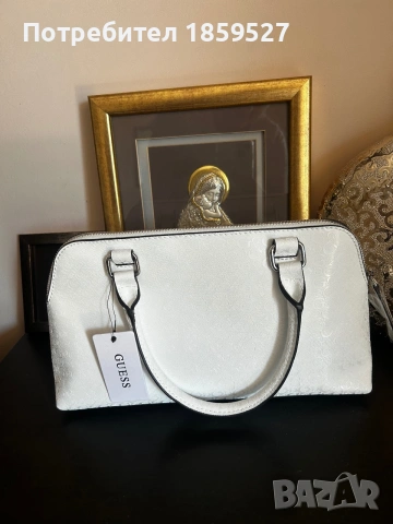 Дамска чанта Guess, снимка 2 - Чанти - 55012657