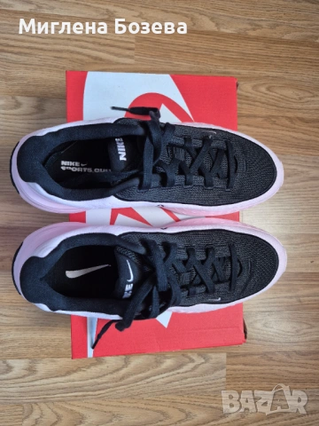 Оригинални маратонки NIKE , снимка 2 - Маратонки - 54409410