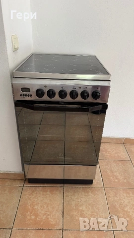 Стъклокерамична готварска печка Indesit, снимка 2 - Печки, фурни - 54636307