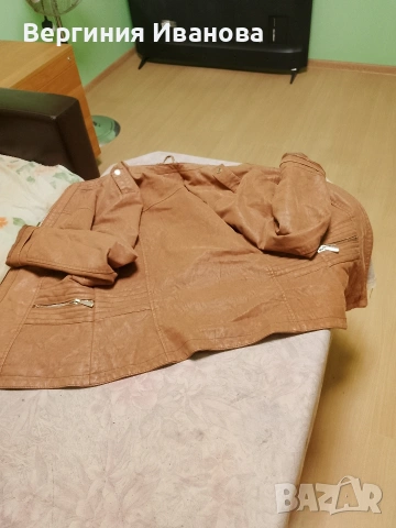 Продавам дамско кожено пролетно яке.