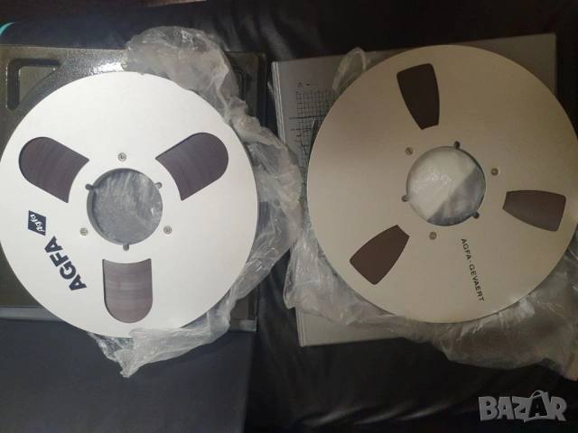 Лот от две магнетофонни ролки Agfa 26,5см 10,5". С ленти и кутии. В много добро състояние. Комплекта