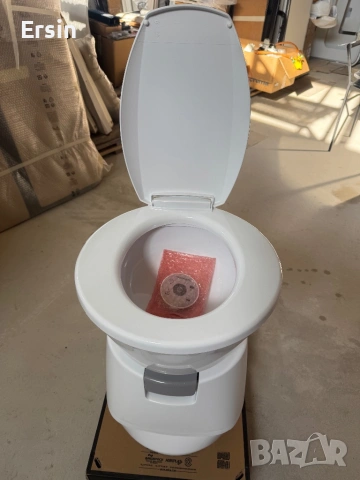Керамична Тоалетна Dometic CT 4050 (Неразличим от нов) , снимка 3 - Химически тоалетни - 54392958