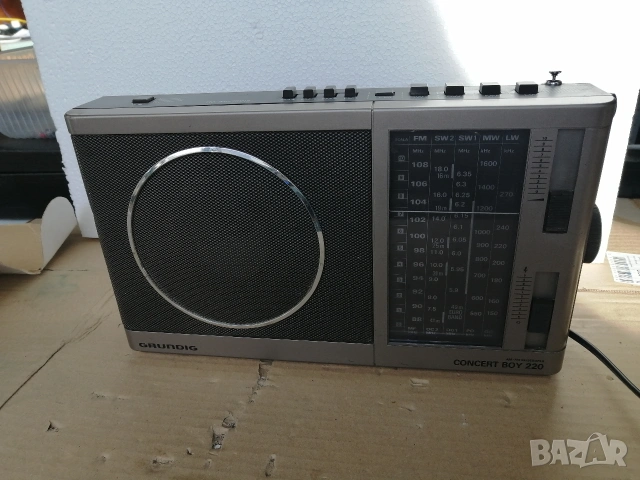 Радиоприемник GRUNDIG Concert Boy 220, снимка 2 - Радиокасетофони, транзистори - 54603139