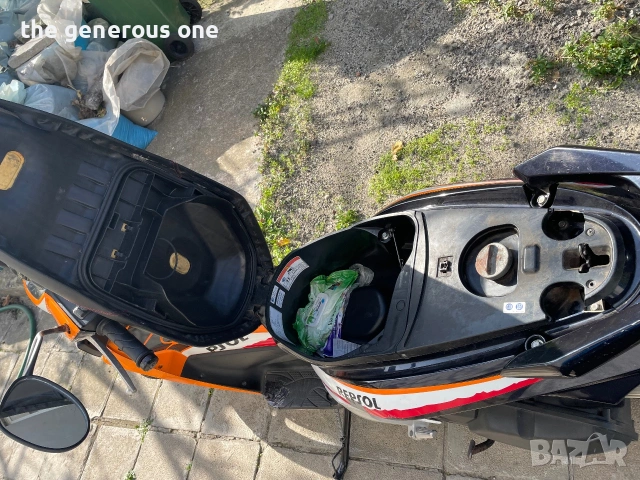 Honda NSC50R REPSOL четиритактов мотор мотопед скутер инжекцион с регистрация и гражданска., снимка 10 - Мотоциклети и мототехника - 55156461