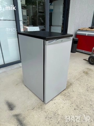 Сив малък хладилник с камера Whirlpool 45 см широк, снимка 3 - Хладилници - 54943275