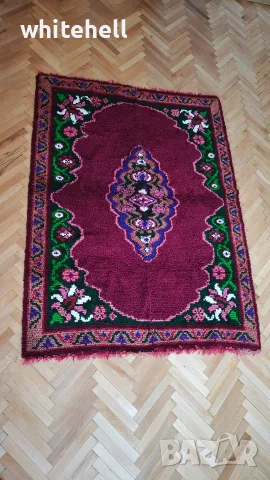 Стар но много запазен вълнен килим 185х140