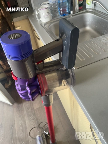 Акумулаторна прахосмукачка DYSON V-8, снимка 3 - Прахосмукачки - 55035091