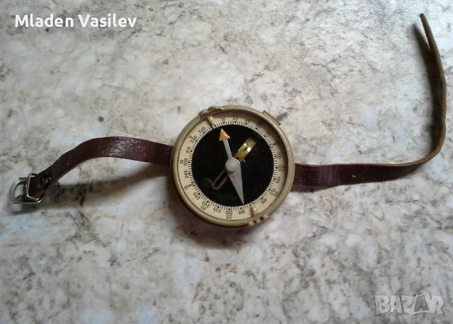 Военен компас с кожена каишка за китка