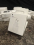Оригинален адаптер Apple 20W USB-C, предназначен за бързо зареждане на iPhone и iPad, снимка 1