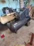 Продавам трифазен компресор дебит 200 литра  в минута .Почти нов., снимка 2