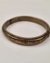 Твърда шарнирна гривна (Clamper Bangle) с изразителен флорален орнамент, снимка 1