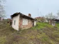 Продавам имот със сграда,гараж и парцел в с.Червена вода област Русе, снимка 10