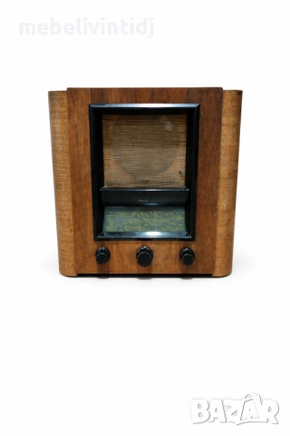 Ретро радиоприемник с дървен корпус от 30-те години