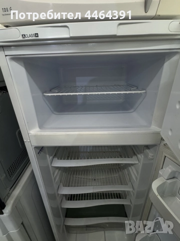 хладилник с фризер indesit , снимка 3 - Хладилници - 55446031
