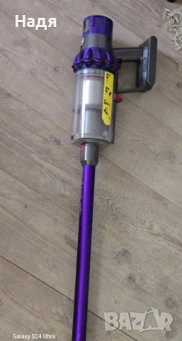 Безжична прахосмукачка DYSON V10 Absolute, снимка 3 - Прахосмукачки - 54667254