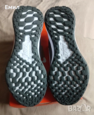 Мъжки Nike Revolution 6 сиво/бяло (нови в кутията), снимка 5 - Маратонки - 54788311