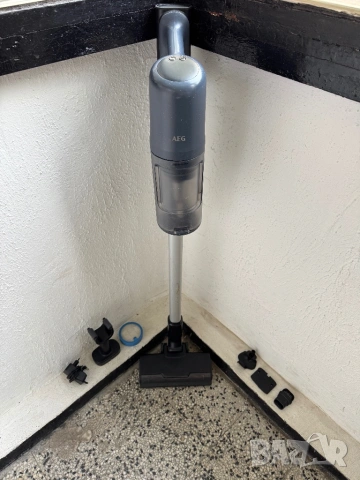 Вертикална Безжична Прахосмукачка AEG Clean 6000 AP61CB21DB, 21.6V, до 40 мин Работа, 365W!