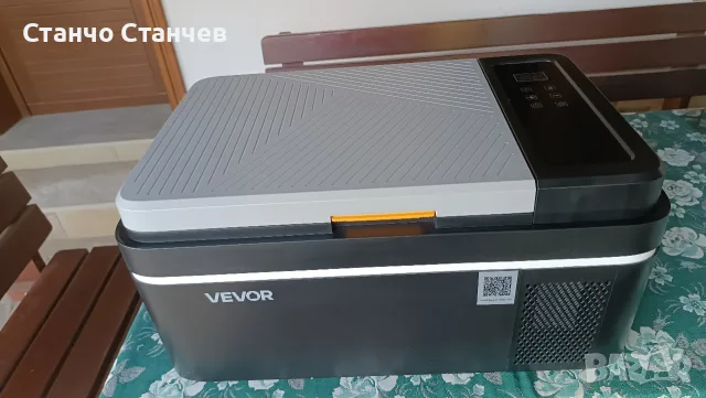 ХЛАДИЛНИК ЗА КОЛА 12V С КОМПРЕСОР 20L на 12/24/220 V