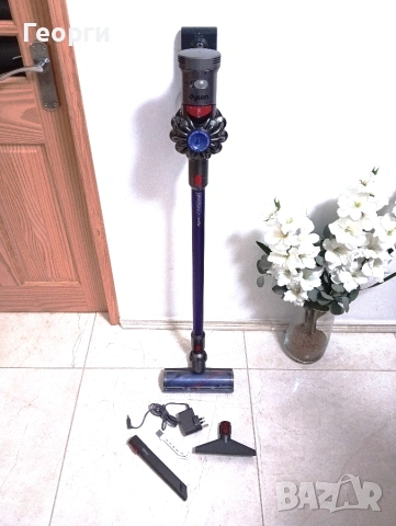 Отлична безжична Dyson V7 прахосмукачка с нова батерия и аксесоари