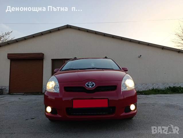 Toyota Corolla Verso 2.2 D4D, снимка 2 - Автомобили и джипове - 54625013