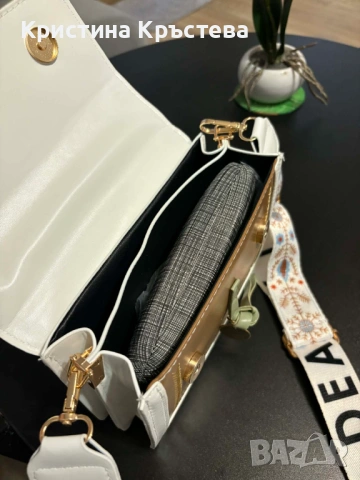 Дамска кожена чантичка, снимка 3 - Чанти - 53974250