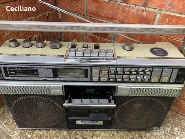 Ретро касетофон Hitachi TRK-7990 , снимка 7 - Радиокасетофони, транзистори - 54572041