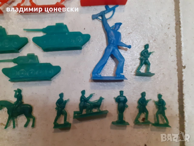 Пластмасови войници от социалистическо време,цена за всички, снимка 4 - Други - 54844514