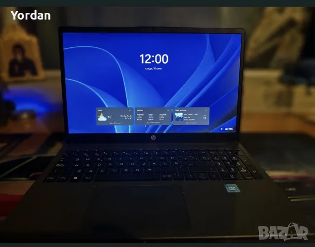 Продавам чисто нов HP Laptop на няколко месеца