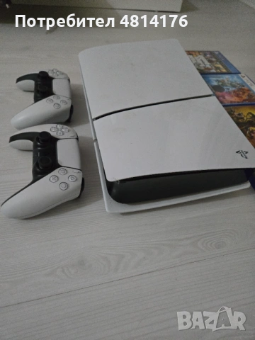PlayStation 5 чисто нов с два джойстика и пет игри