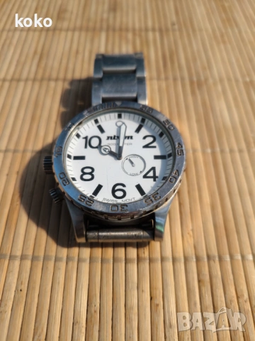 Часовник швейцарски Nixon 300м водоустойчив , снимка 3 - Мъжки - 53951550