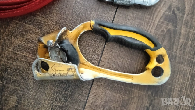 карабинер самохват ремък алпинизъм катерене petzl, снимка 5 - Други спортове - 55230459