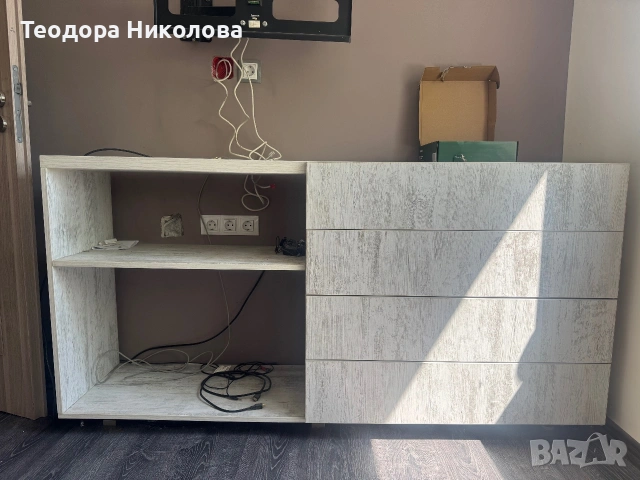 Шкаф за телевизор с чекмеджета