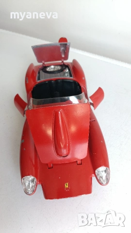 Ferrari 250 Testa Rossa от 1957 г. в мащаб 1:18, Bburago , произведен в Италия. , снимка 8 - Колекции - 54991208