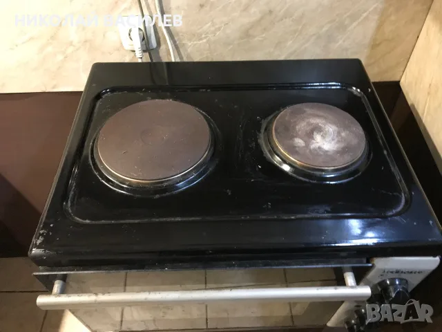 Продавам  малка  печка  на  ток  с  2 котлона и фурна ., снимка 4 - Печки, фурни - 55608317