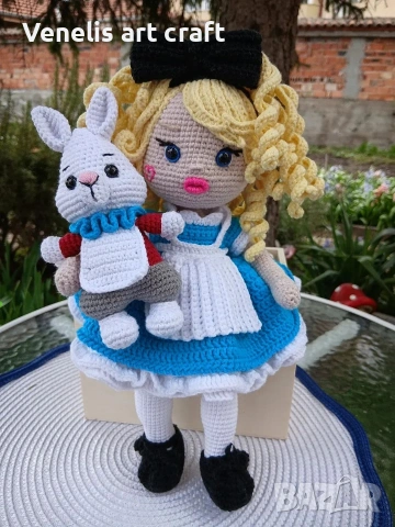 Алиса в Страната на чудесата / плетена кукла 