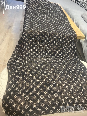 Оригинален дамски шал тип ( stole ) на Louis Vuitton