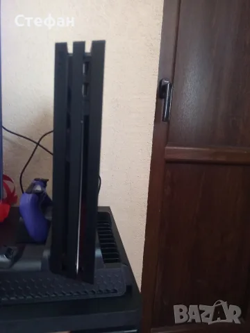 Playstation 4 pro с 2 джойстика , снимка 2 - PlayStation конзоли - 55340139