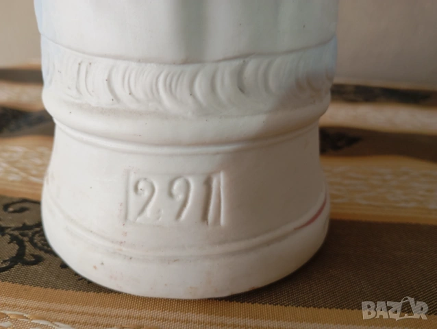 Порцеланова статуетка Дева Мария с Младенеца, снимка 5 - Други ценни предмети - 53978052