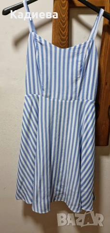 разкроена рокля на райета- Old Navy , снимка 3 - Рокли - 54310658