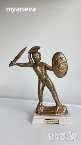 Колекционерска , гръцка статуетка от метал на спартанският цар Леонид с меч и щит с Медуза. 