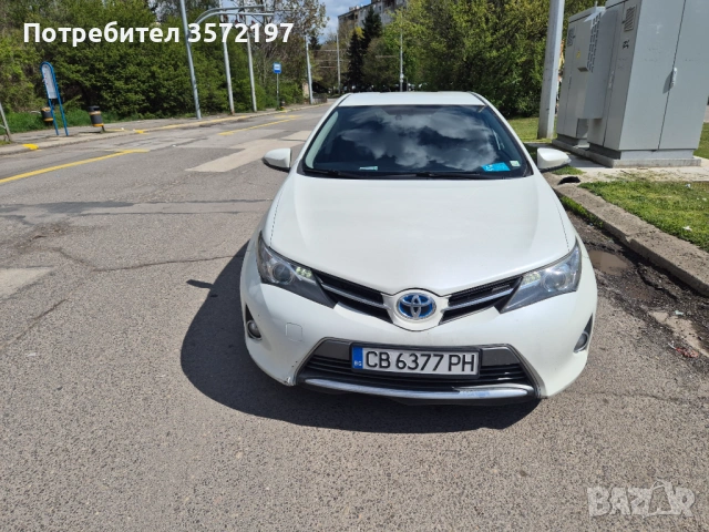 Toyota Auris Hybrid, снимка 2 - Автомобили и джипове - 54368966