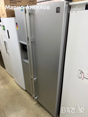 Двукрилен хладилник с фризер A++ със съд за вода за диспенсъра 